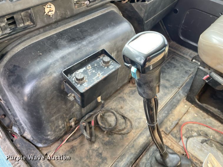 image for item MS9561 1994 International 2674  dump truck