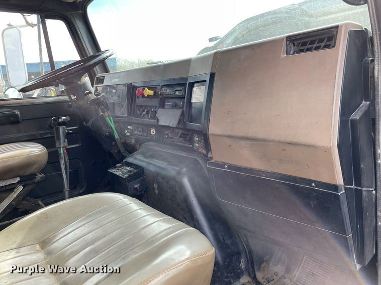 image for item MS9561 1994 International 2674  dump truck