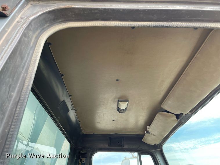 image for item MS9561 1994 International 2674  dump truck