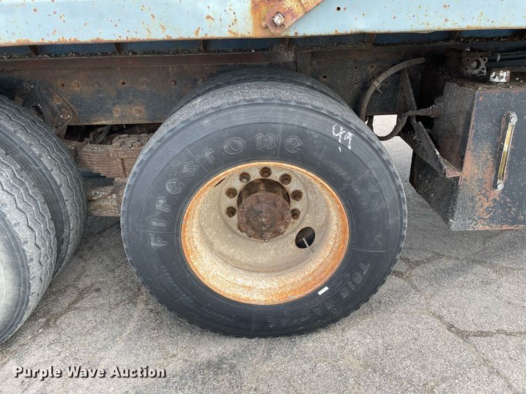 image for item MS9561 1994 International 2674  dump truck