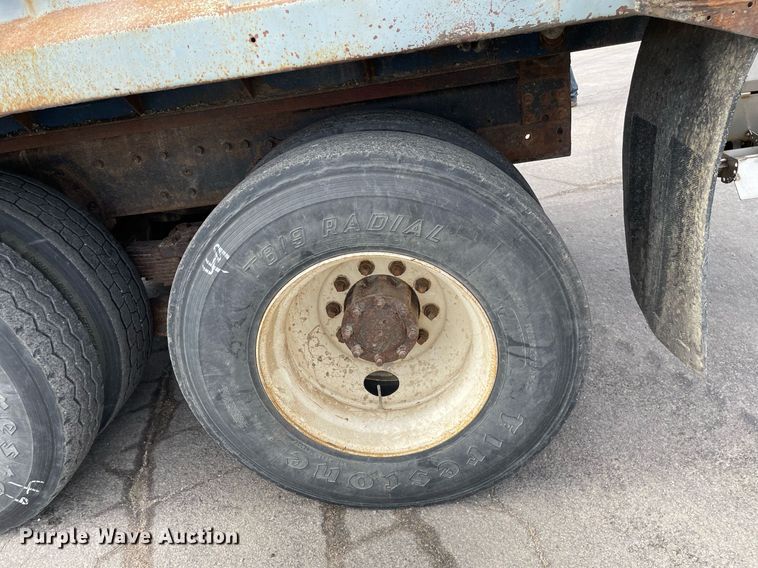 image for item MS9561 1994 International 2674  dump truck