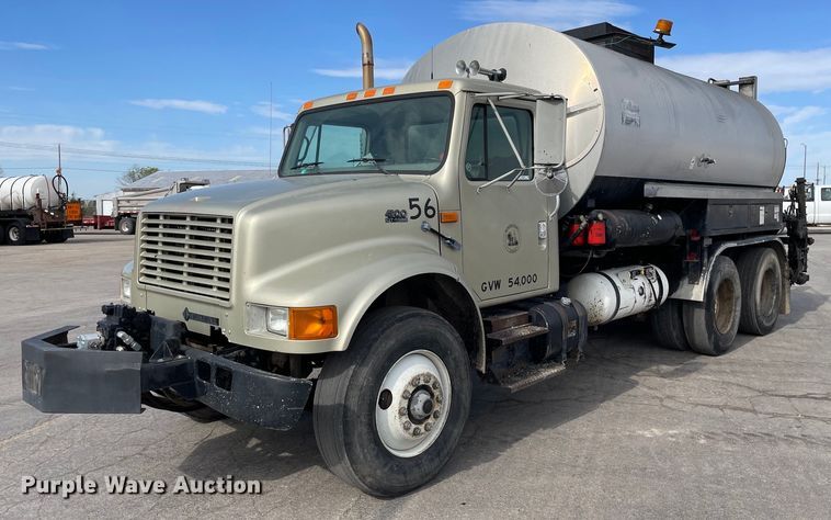 image for item MS9562 2000 International 4900  oil distributor truck