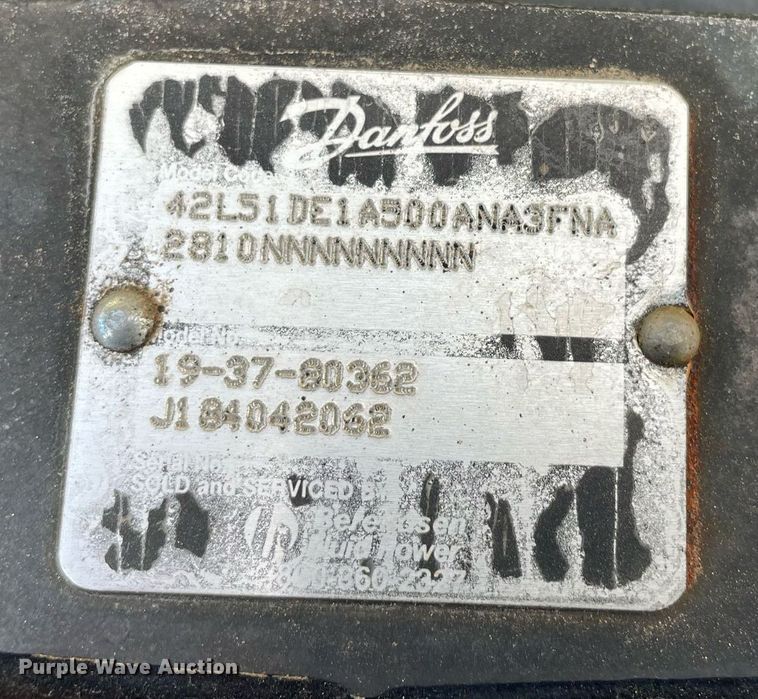 image for item MS9562 2000 International 4900  oil distributor truck