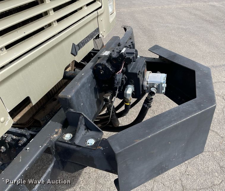 image for item MS9562 2000 International 4900  oil distributor truck