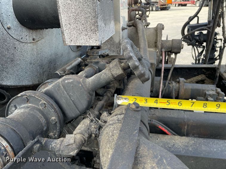 image for item MS9562 2000 International 4900  oil distributor truck