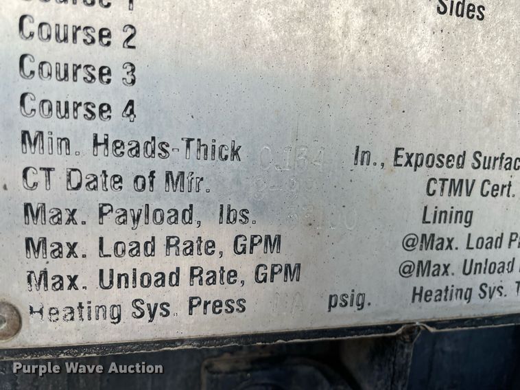 image for item MS9562 2000 International 4900  oil distributor truck