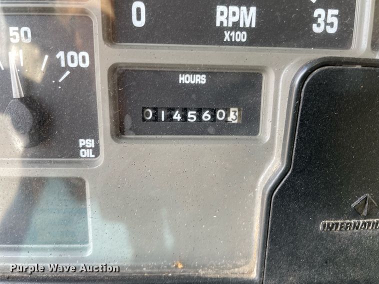 image for item MS9562 2000 International 4900  oil distributor truck