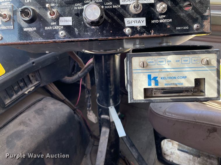 image for item MS9562 2000 International 4900  oil distributor truck