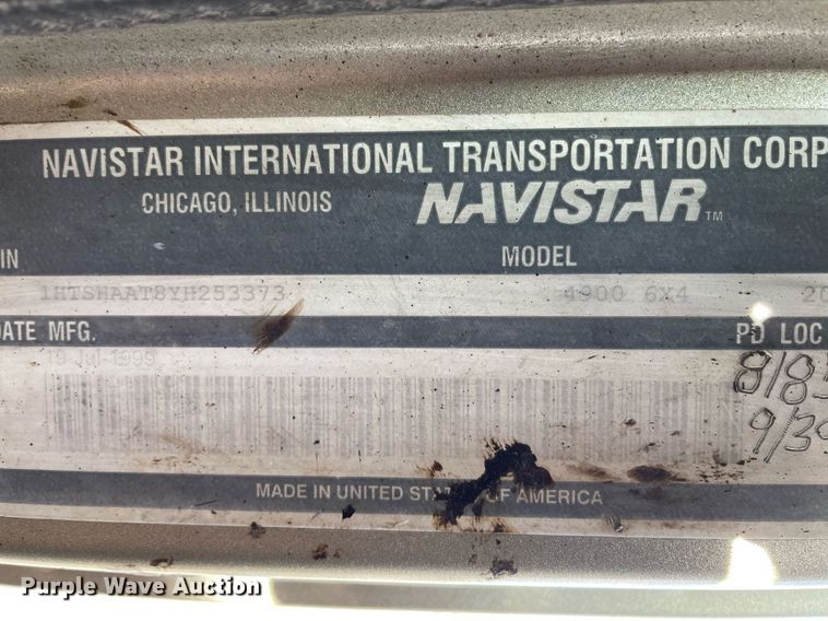 image for item MS9562 2000 International 4900  oil distributor truck