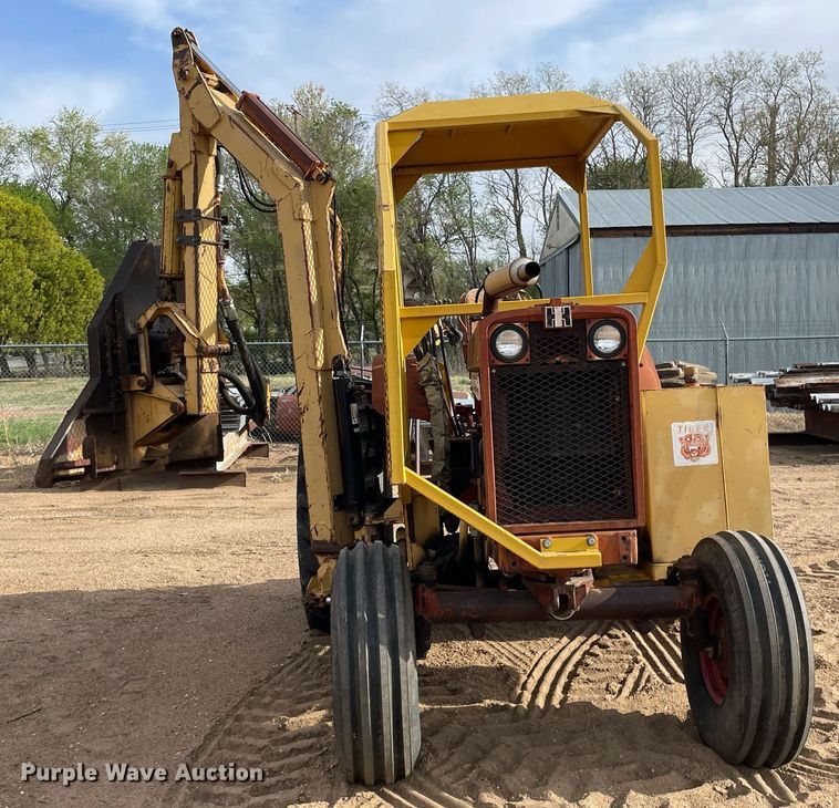 image for item MS9586 1965 International Harvester 806  tractor