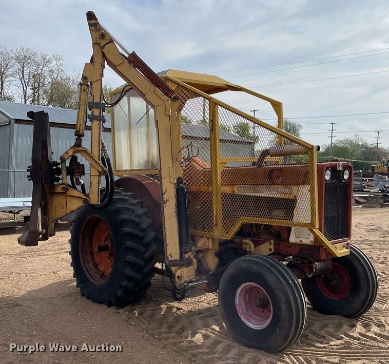 image for item MS9586 1965 International Harvester 806  tractor