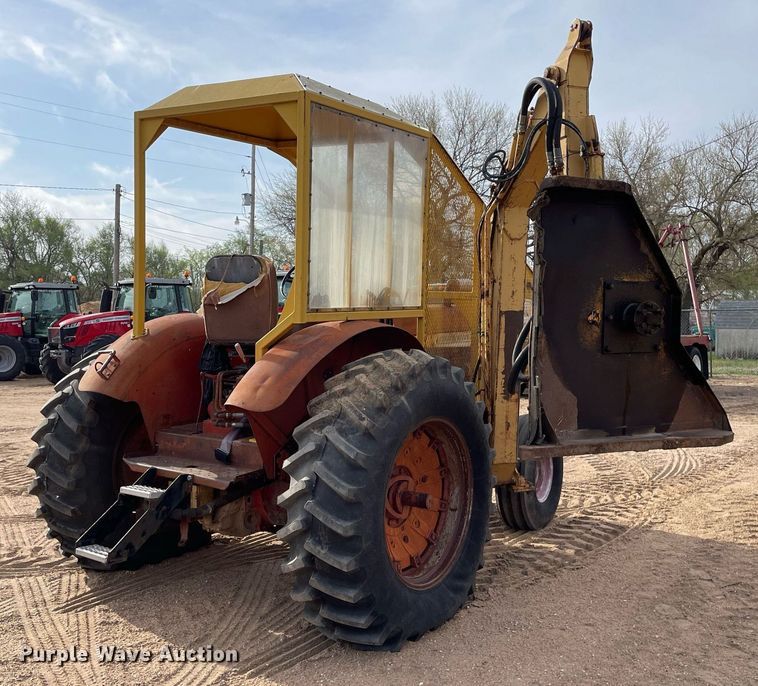 image for item MS9586 1965 International Harvester 806  tractor