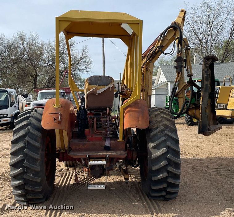 image for item MS9586 1965 International Harvester 806  tractor