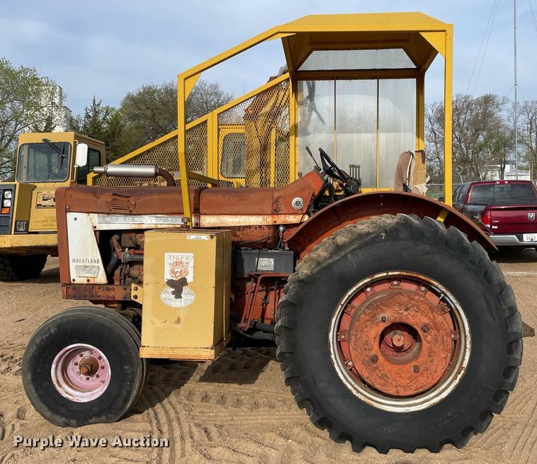 image for item MS9586 1965 International Harvester 806  tractor