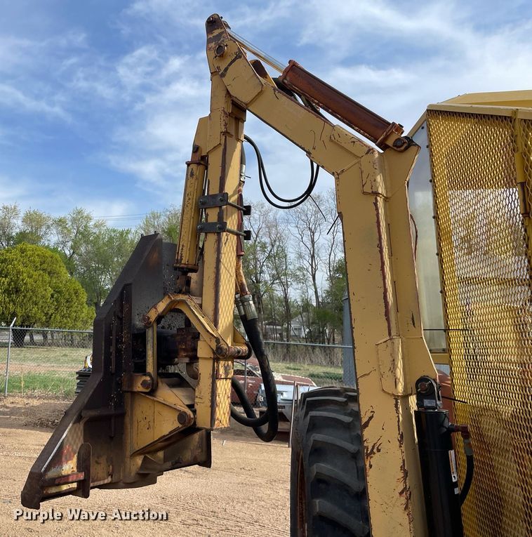 image for item MS9586 1965 International Harvester 806  tractor