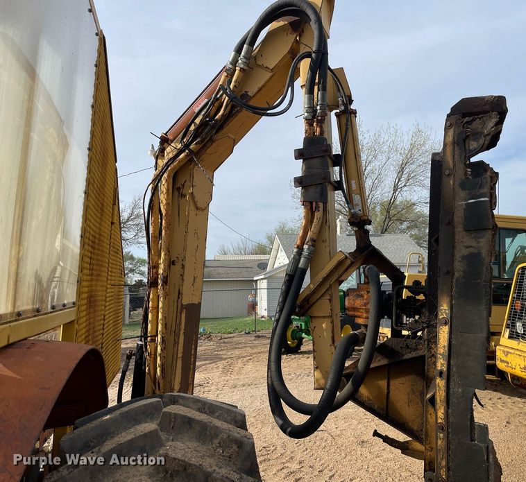 image for item MS9586 1965 International Harvester 806  tractor