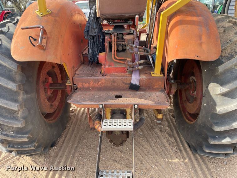 image for item MS9586 1965 International Harvester 806  tractor