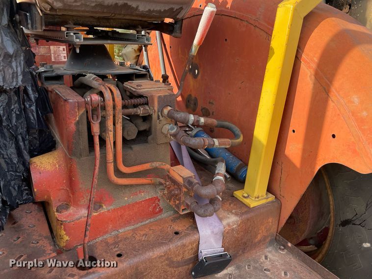 image for item MS9586 1965 International Harvester 806  tractor