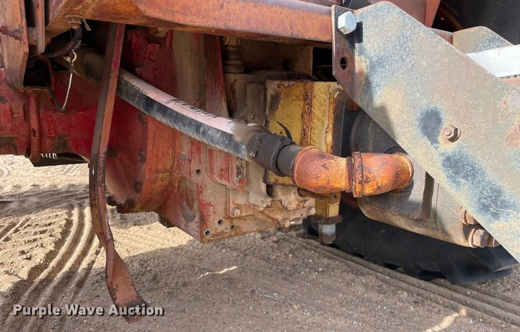 image for item MS9586 1965 International Harvester 806  tractor