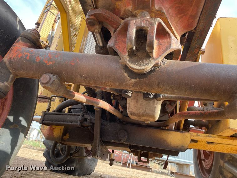 image for item MS9586 1965 International Harvester 806  tractor