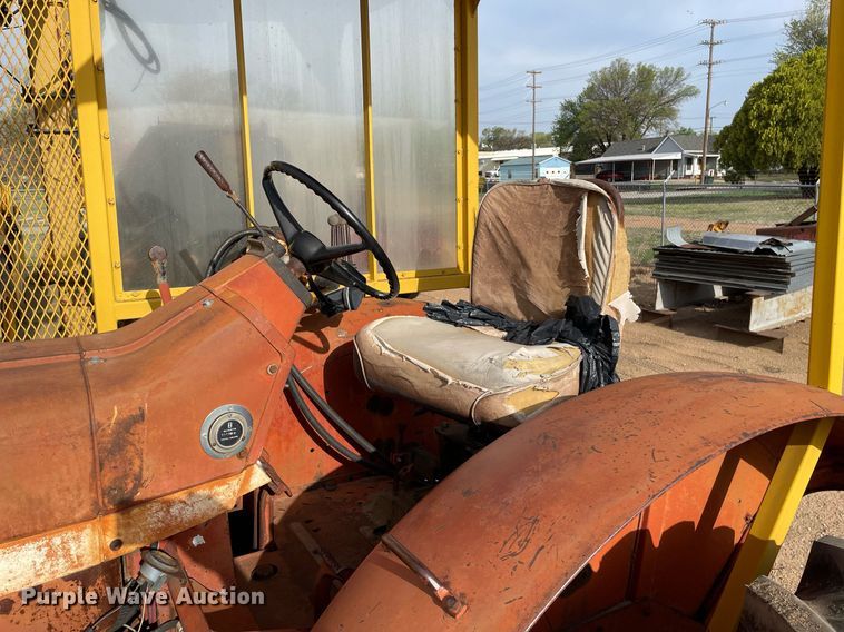 image for item MS9586 1965 International Harvester 806  tractor