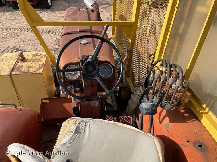 image for item MS9586 1965 International Harvester 806  tractor