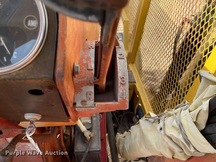 image for item MS9586 1965 International Harvester 806  tractor