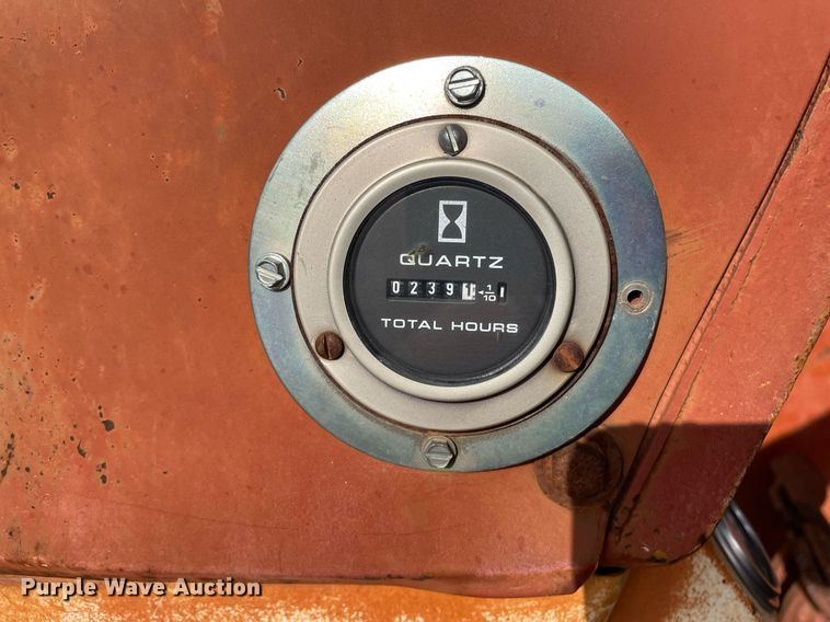 image for item MS9586 1965 International Harvester 806  tractor