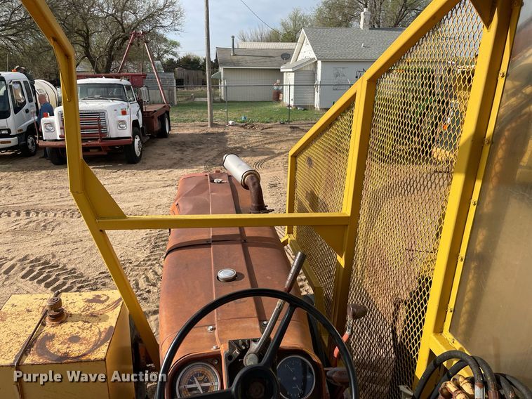 image for item MS9586 1965 International Harvester 806  tractor