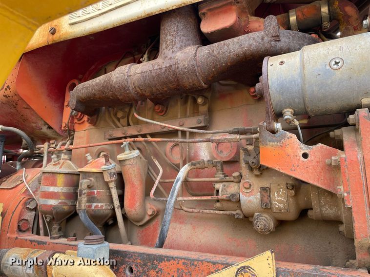 image for item MS9586 1965 International Harvester 806  tractor