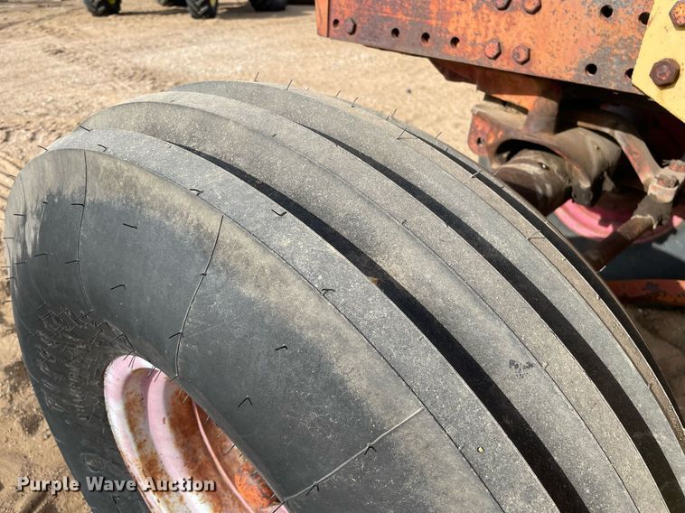 image for item MS9586 1965 International Harvester 806  tractor