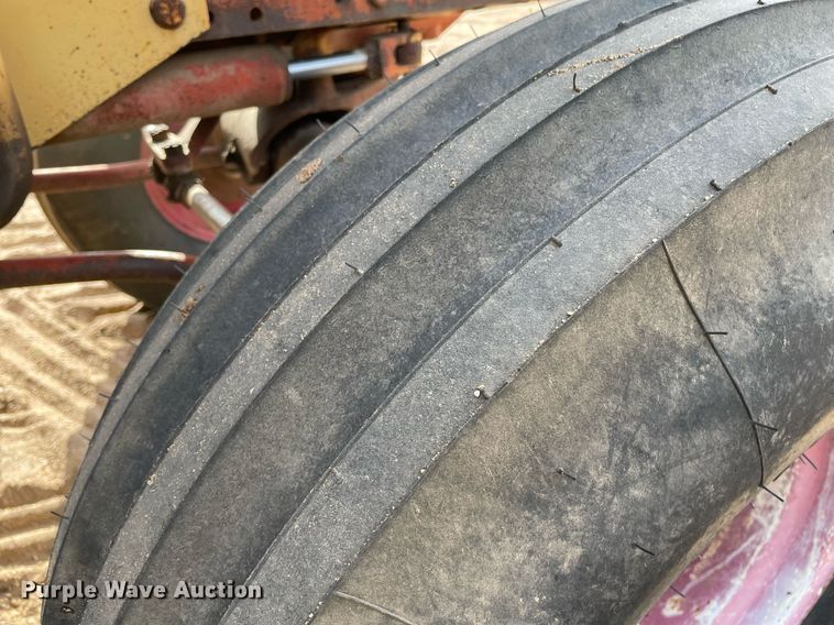 image for item MS9586 1965 International Harvester 806  tractor