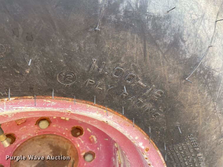 image for item MS9586 1965 International Harvester 806  tractor