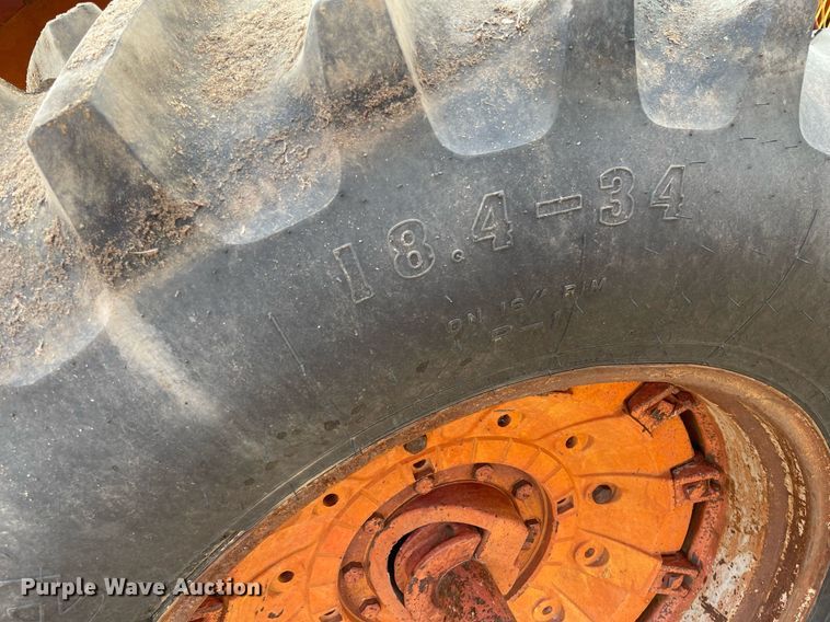 image for item MS9586 1965 International Harvester 806  tractor