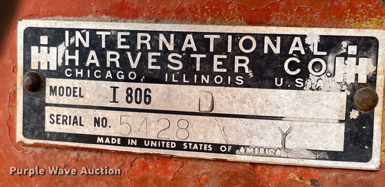 image for item MS9586 1965 International Harvester 806  tractor