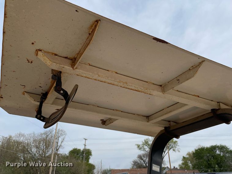 image for item MS9587 1990 Ford 6610  tractor