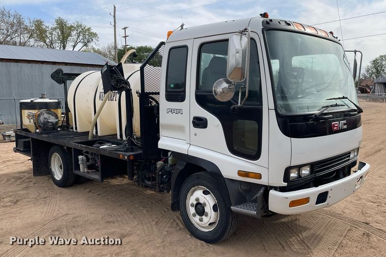image for item MS9588 2000 Isuzu FRR  sprayer truck