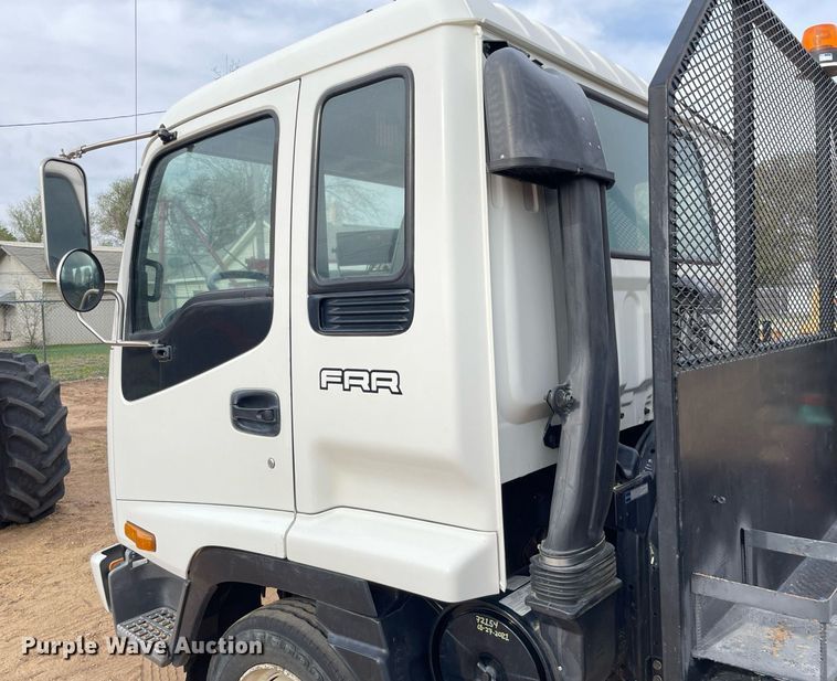image for item MS9588 2000 Isuzu FRR  sprayer truck