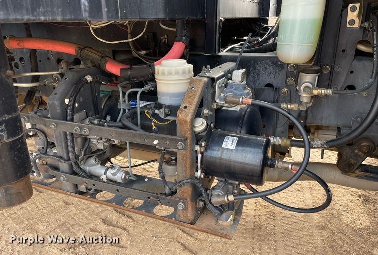 image for item MS9588 2000 Isuzu FRR  sprayer truck