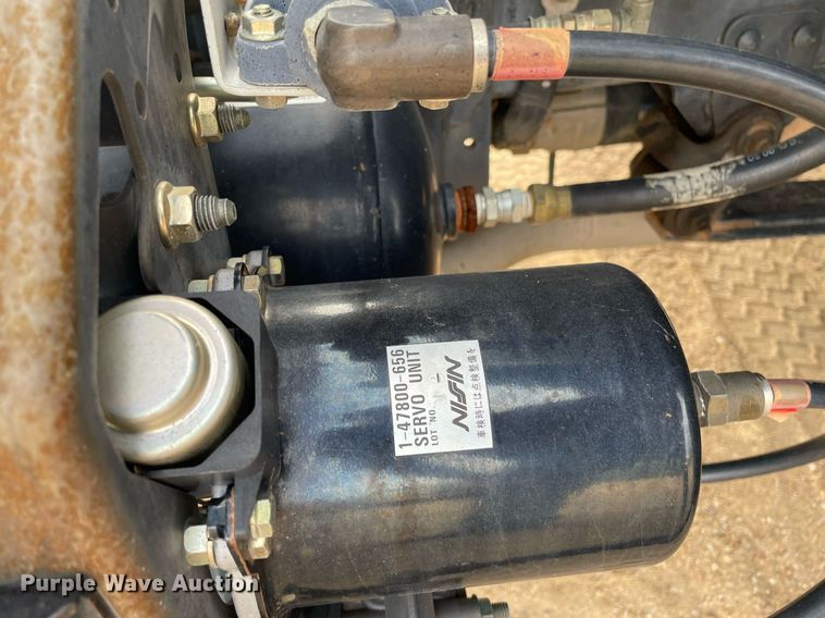 image for item MS9588 2000 Isuzu FRR  sprayer truck