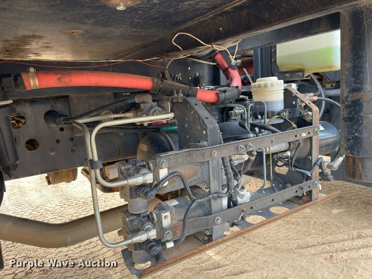 image for item MS9588 2000 Isuzu FRR  sprayer truck