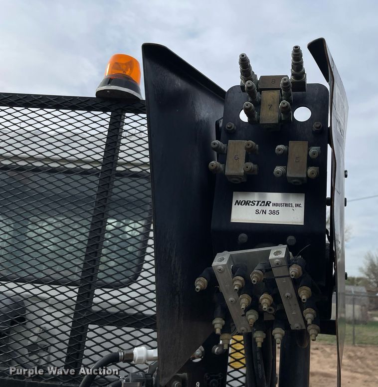 image for item MS9588 2000 Isuzu FRR  sprayer truck