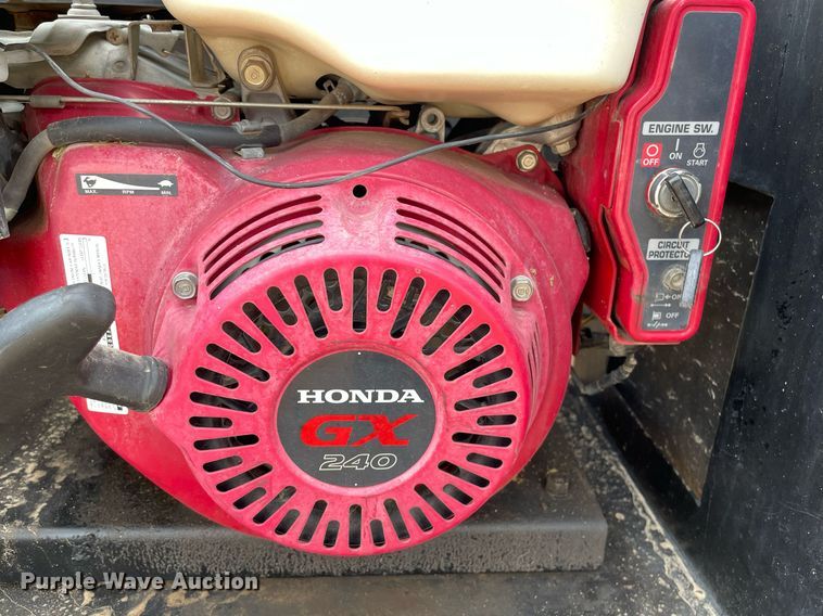 image for item MS9588 2000 Isuzu FRR  sprayer truck