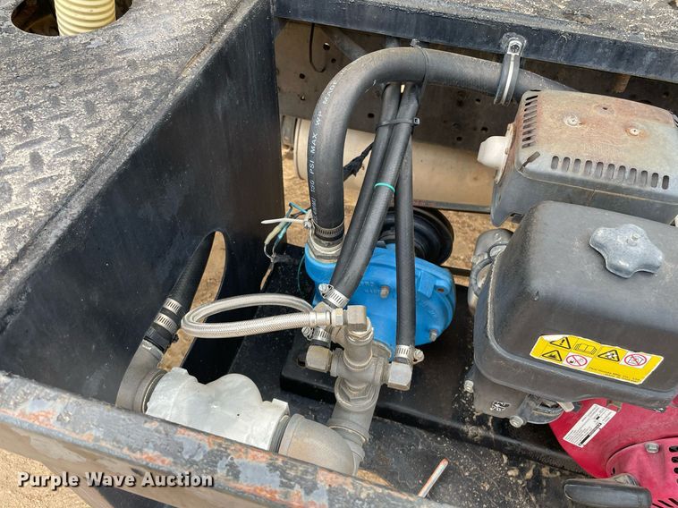 image for item MS9588 2000 Isuzu FRR  sprayer truck