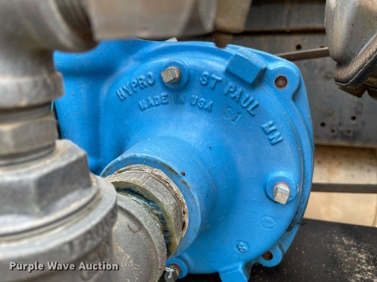 image for item MS9588 2000 Isuzu FRR  sprayer truck