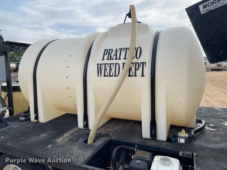 image for item MS9588 2000 Isuzu FRR  sprayer truck