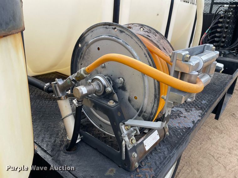 image for item MS9588 2000 Isuzu FRR  sprayer truck