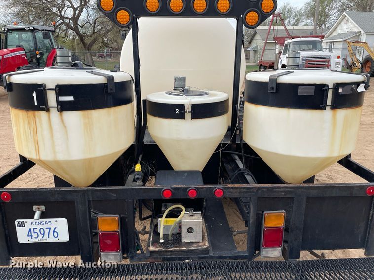 image for item MS9588 2000 Isuzu FRR  sprayer truck