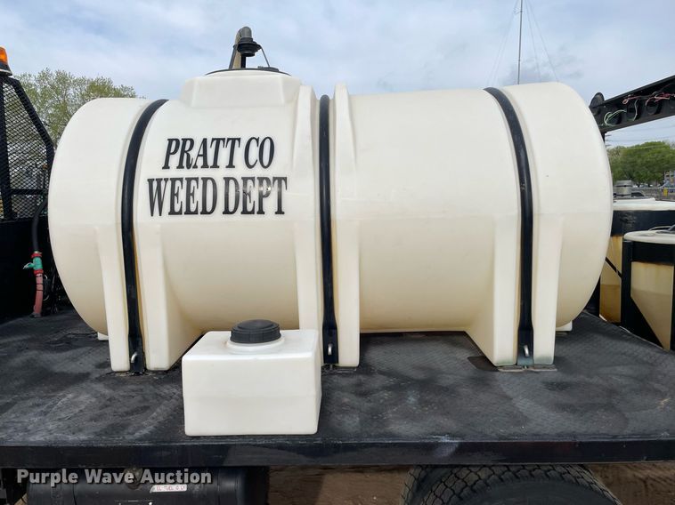 image for item MS9588 2000 Isuzu FRR  sprayer truck