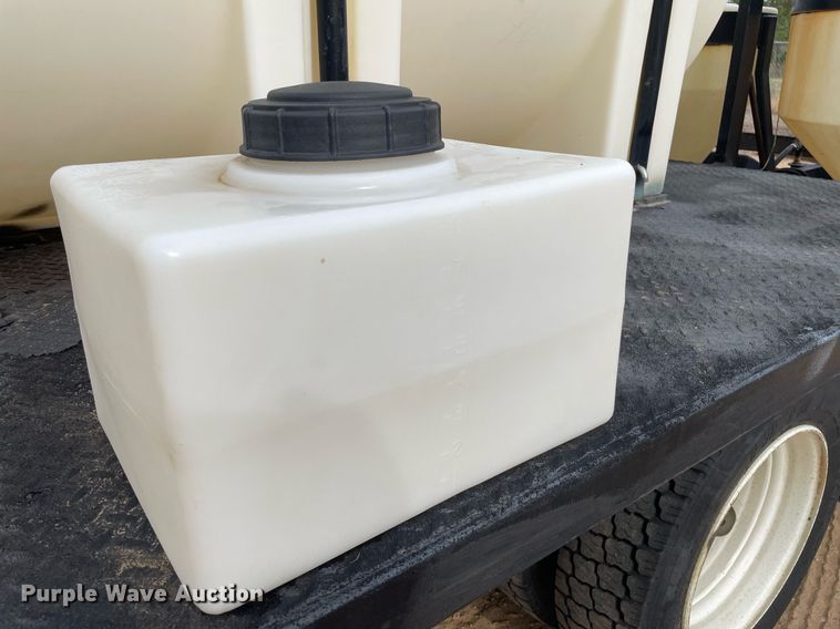 image for item MS9588 2000 Isuzu FRR  sprayer truck